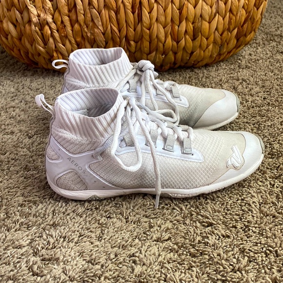 Varsity | Shoes | Cheer Varsity Brand Womens Size 75 Aeros Cheerleading ...